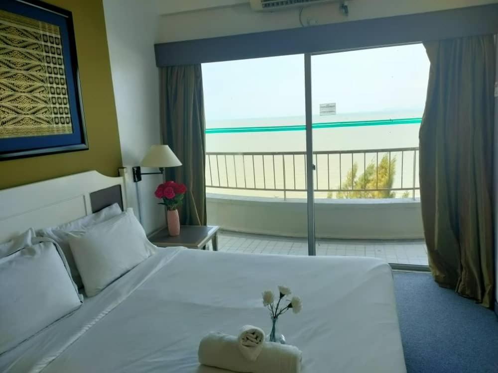 Beachfront Full Sea Penang Танджунг Бунга Екстериор снимка