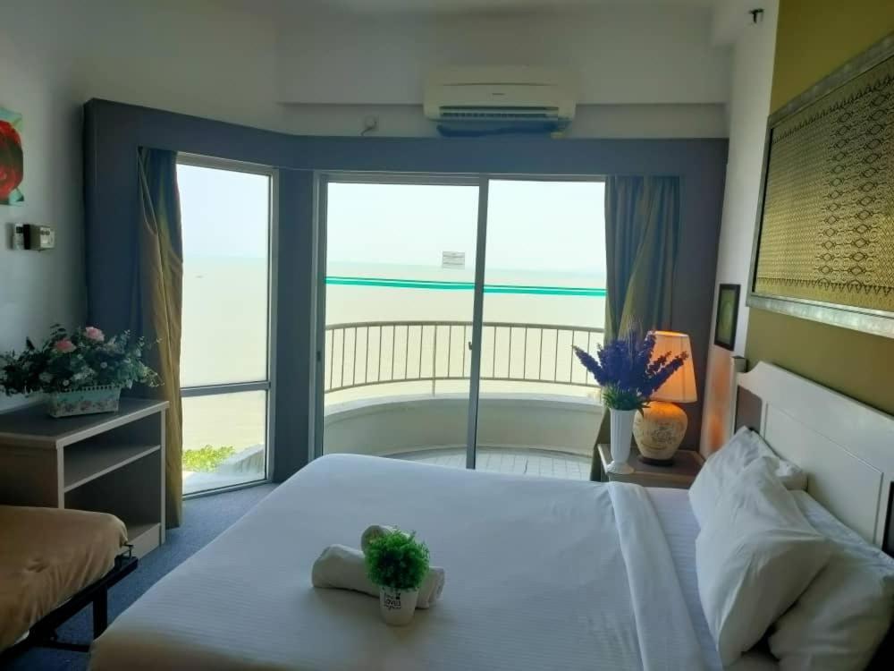 Beachfront Full Sea Penang Танджунг Бунга Екстериор снимка