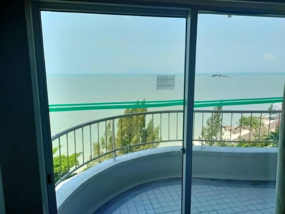 Beachfront Full Sea Penang Танджунг Бунга Екстериор снимка